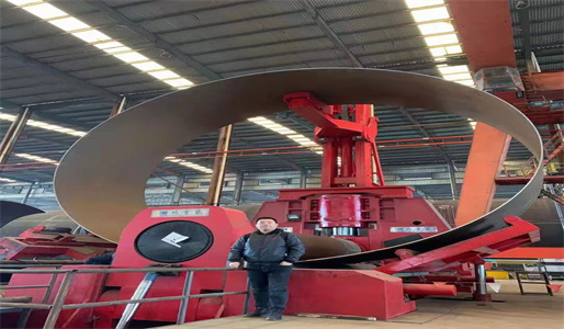 La máquina de curvar es un equipo importante para curvar y formar piezas de trabajo en la industria de chapas metálicas.